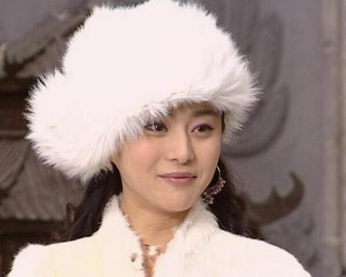 古装剧女星戴上白色毛绒帽子,除了韩雪没一个好看的
