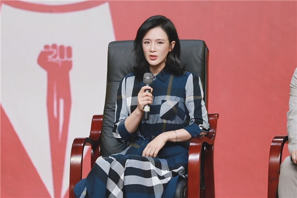 《觉醒年代》后于和伟、周显欣首度同框,随主创进复旦大学引爆棚沸腾