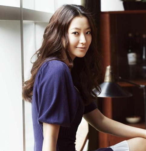 金喜善的9岁女儿近照曝光,简直是女大十八变
